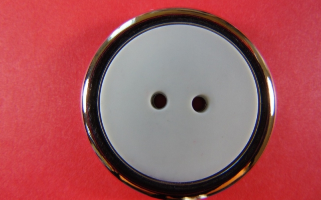 Botón Metalizado Con Centro Blanco