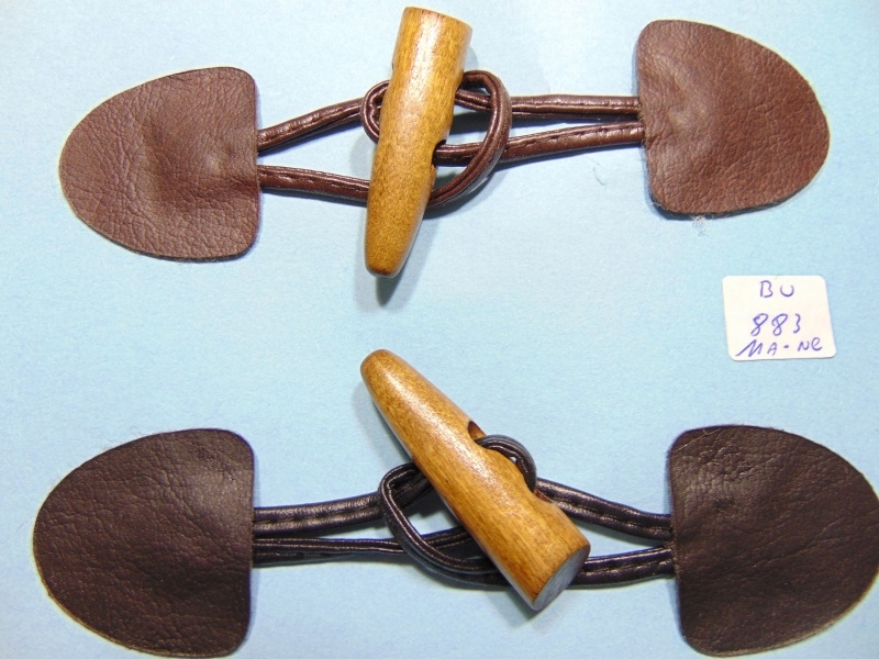 Alamar C/U?a de Cuerina y Cuerno Madera