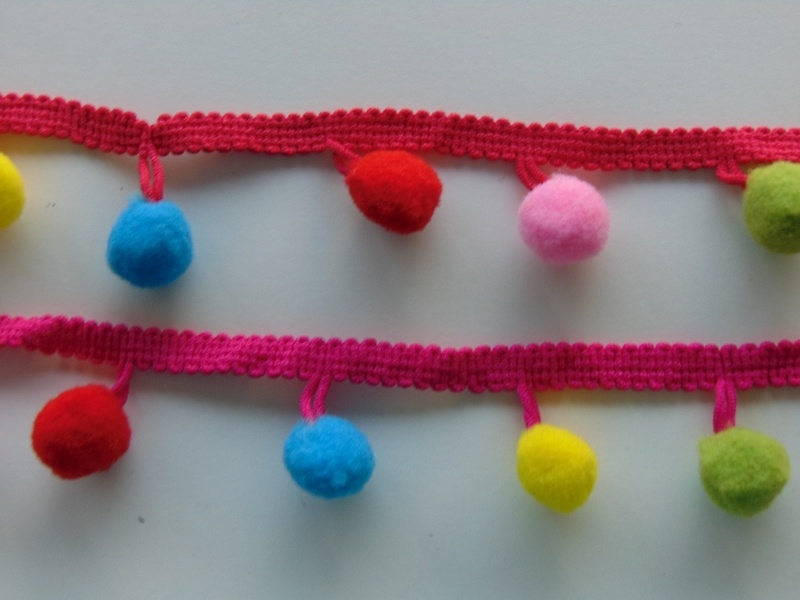 Galon con Pompon 2,5 cm. Pieza de 18,29 Mts.
