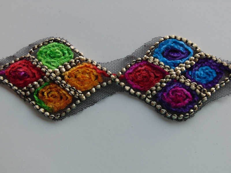 Galon Bordado Multicolor de 5 cm. Pieza de 9,145 Mts
