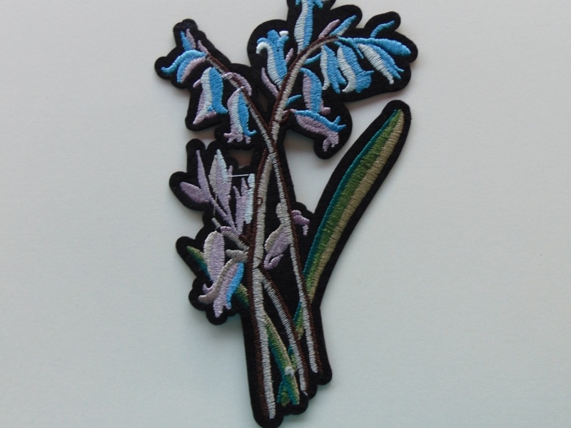Aplique Termoadhesivo Rama con Flores Azules